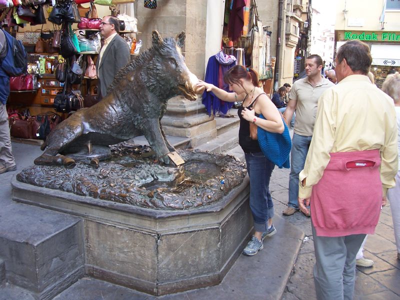 Jabalí de bronce
